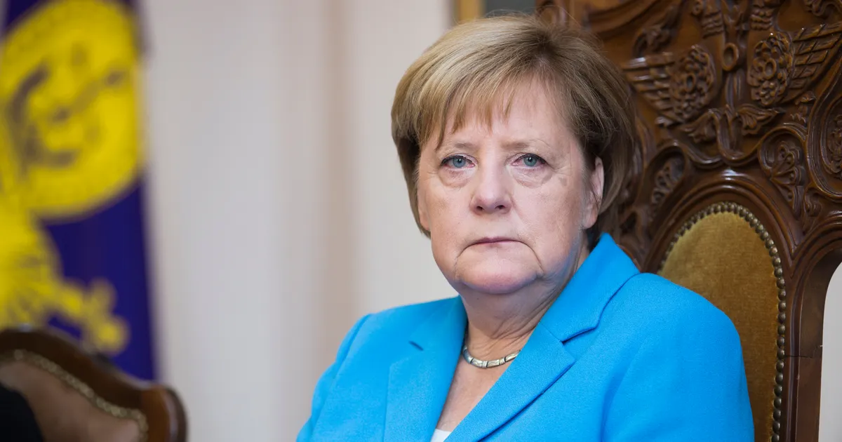 NÄDALA RAAMAT ⟩ Uskumatu lugu sellest, kuidas ühest Ida-Saksa tüdrukust sai Saksamaa esimene naiskantsler