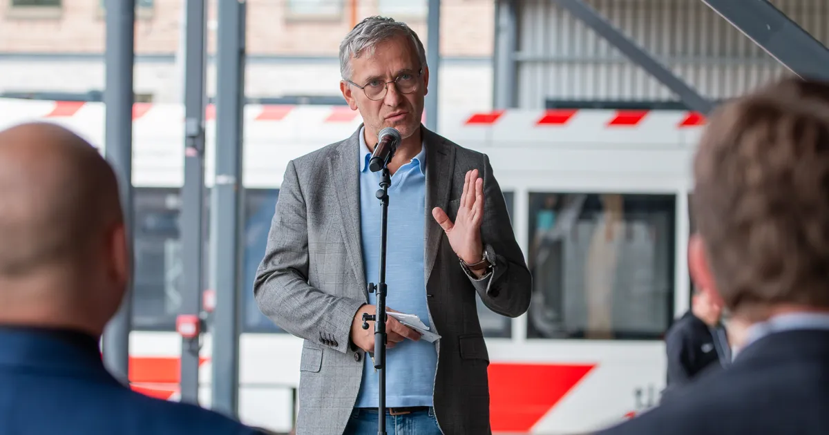 GALERII ⟩ Vana-Lõuna trammidepoo remondihalli hoone sai nurgakivi