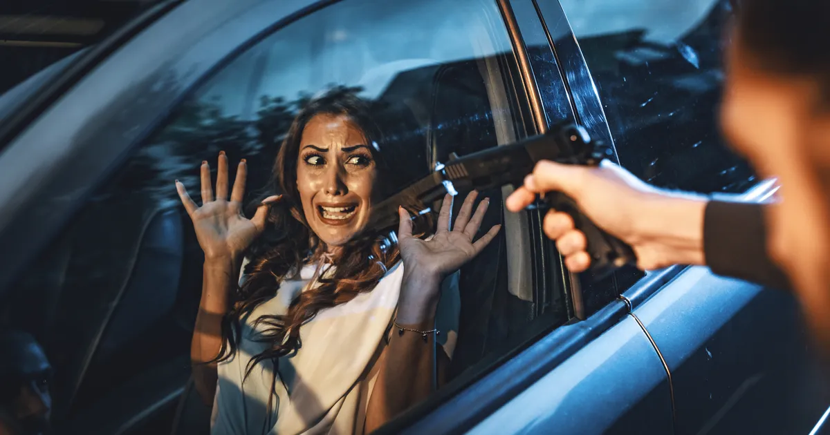 «Püstol? See ei saa olla ometi päris. See peab olema mänguasi, mingi veider nali»