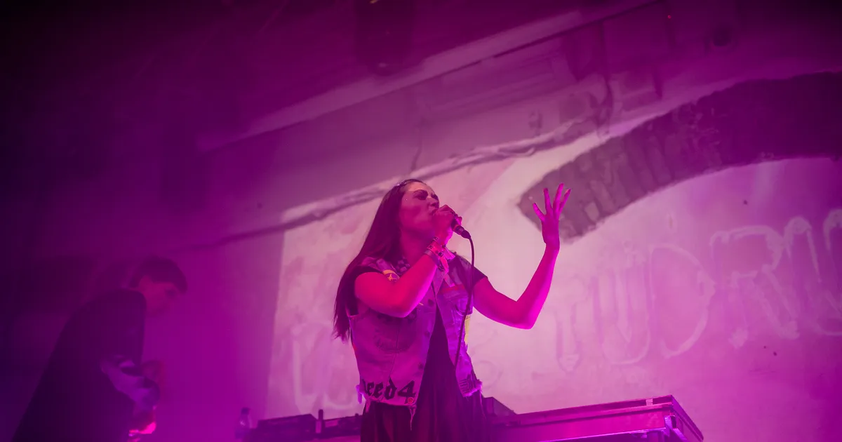 Hip-Hop Festivalil üles astunud Valge Tüdruk vilistati laval välja: esimest korda öeldi, et tõmba n***i, tõmba minema