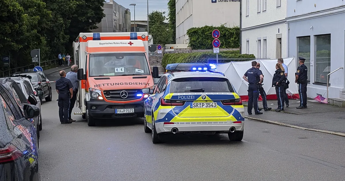 Saksamaal rammis mees autoga rahvasumma, kus olid tema naine ja tütar