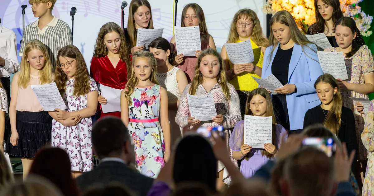 VAATA PILTE ⟩ Üleriigiline noorte lauluvõistlus pani Tamme kooli helisema