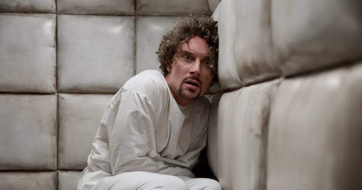 «Kohtus tunnistati niinimetatud kuvöösikoletis sügava skisofreense häire tõttu süüdimatuks. Praegu tundub tema elu ohus olevat»