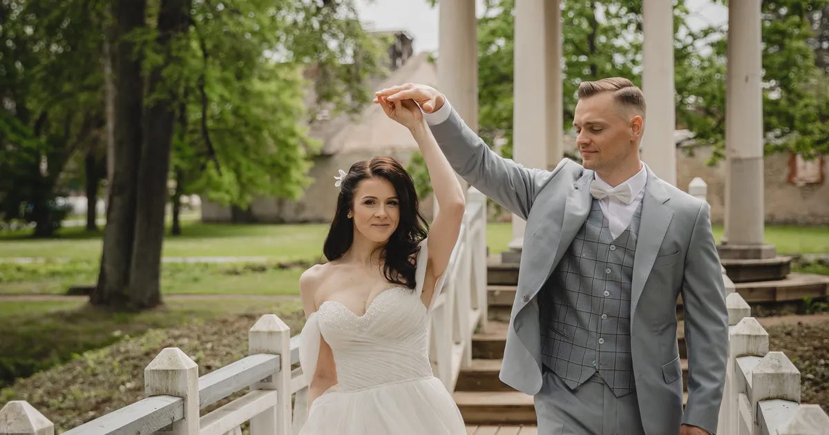 IGAVENE LIIT ⟩ Kaspar Rooni sõudis kallimaga abieluranda: koer ajas pruuti taga, beebi nuttis ja ametnik ei lõpetanud rääkimist