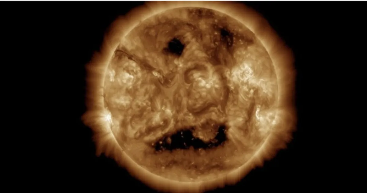 VAATA ISE ⟩ Päikese «suu» avanes nagu tahaks see midagi alla neelata