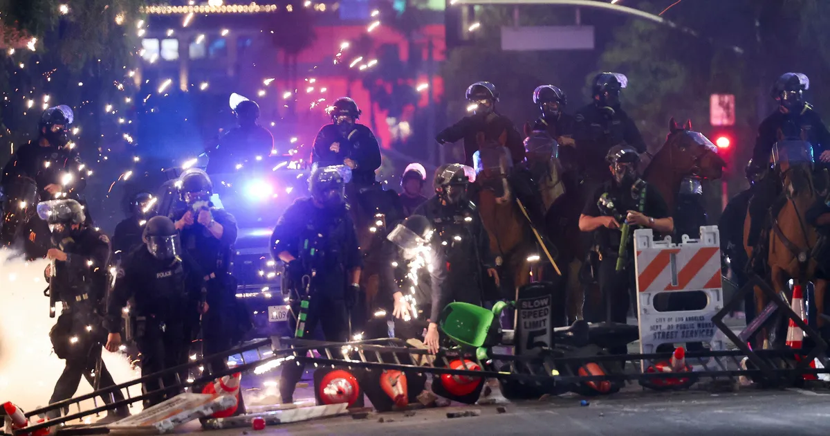VIDEO ⟩ Los Angeleses jätkusid kogunemiskeelust ja rahvuskaardi kohalolust hoolimata kokkupõrked
