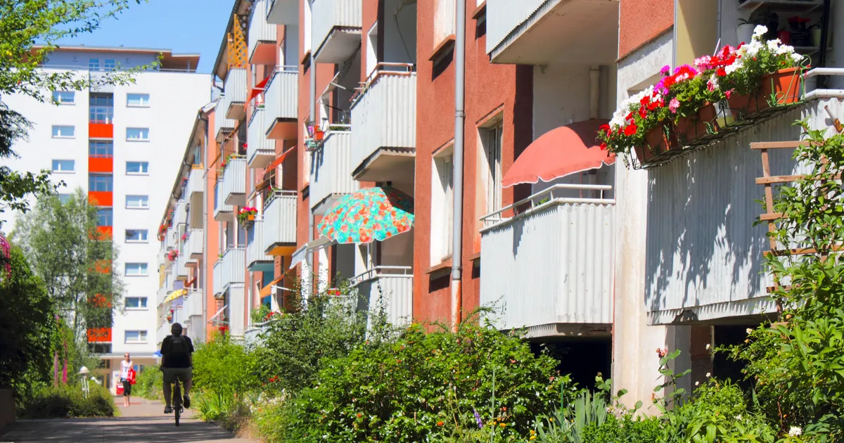 VIDEO ⟩ Ida-Saksa endine Stalinstadt meelitab inimesi kahenädalase tasuta elamisega