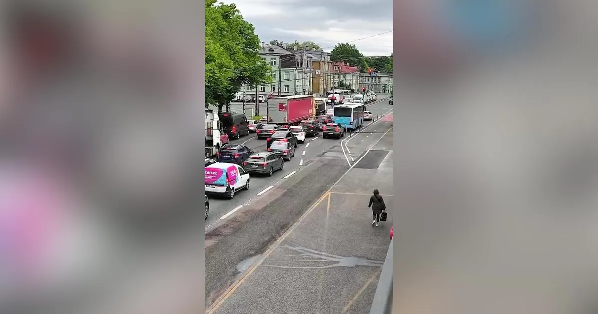 VIDEO ⟩ Järjekordne piisk karikasse: uus teekattemärgistus Sõle ja Tulika tänava ristmikul tekitab segadust