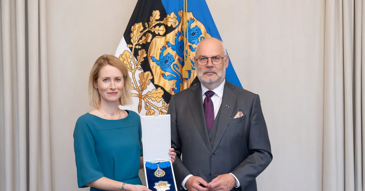 FOTO ⟩ President Karis andis Kaja Kallasele üle riikliku teenetemärgi