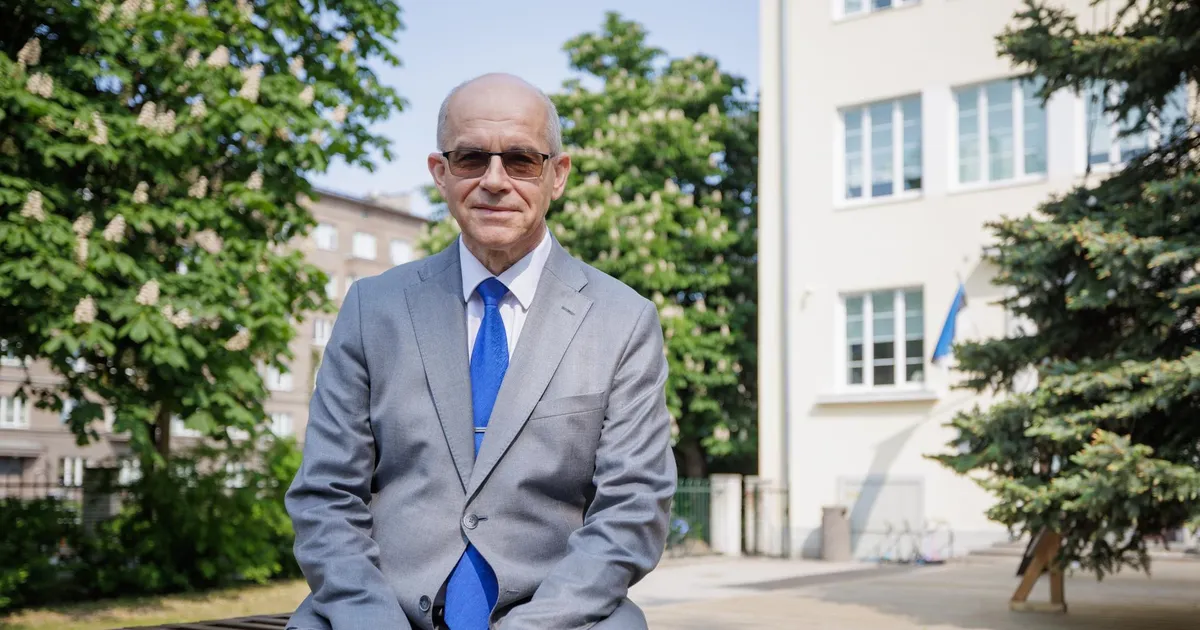 Ametist lahkuv koolidirektor: kunagisest vabrikukoolist võiks saada Platoni Akadeemia