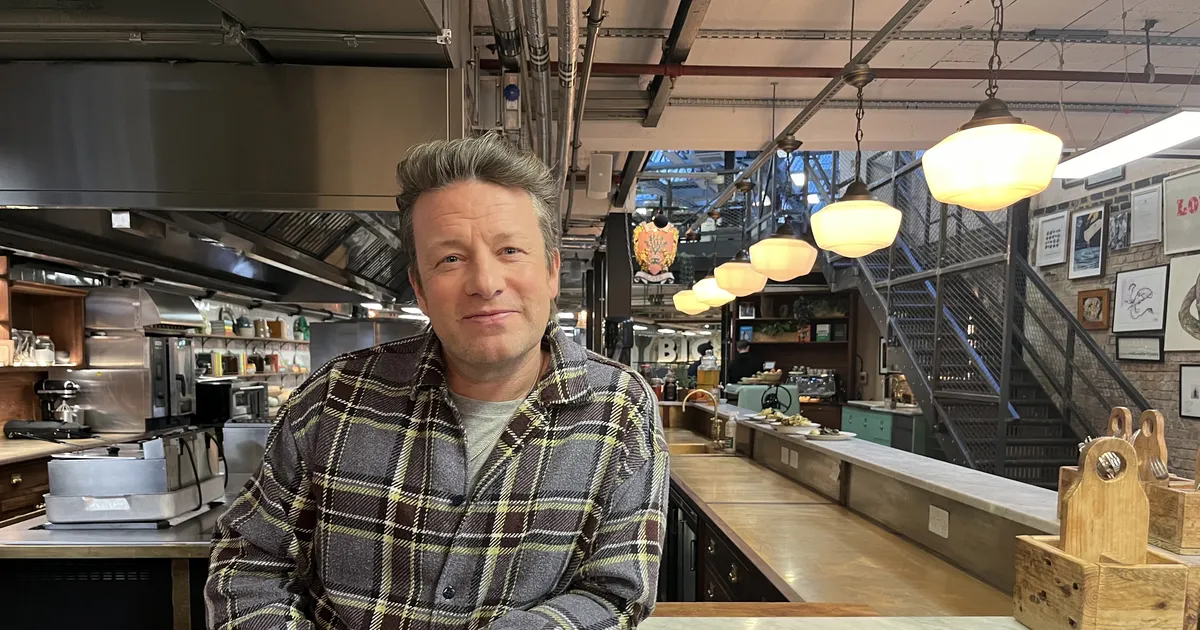 AITAB RAISKAMISEST ⟩ Jamie Oliver paneb targa kodu arengule õla alla