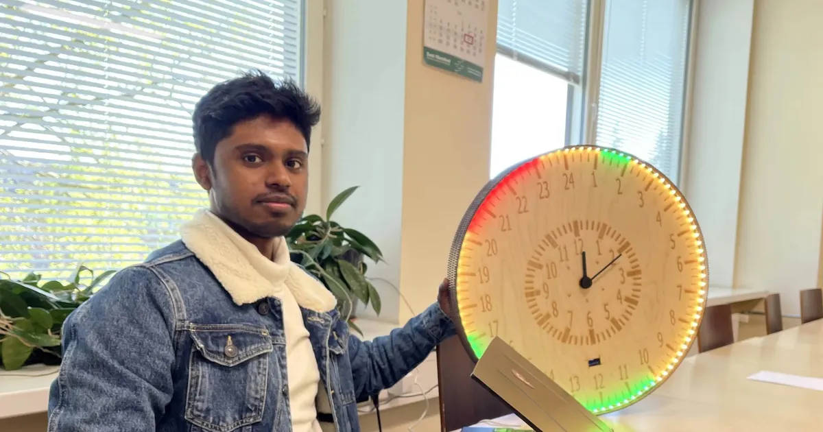 Tehnotroonika tudeng töötas välja elektrihindu näitava kella