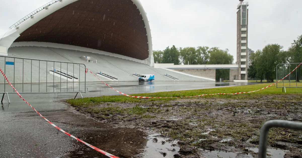 VIDEO JA GALERII ⟩ Taastamistööd Tallinna lauluväljakul: kui laulupeo ajal ka vihma tuleb, siis on pahasti!