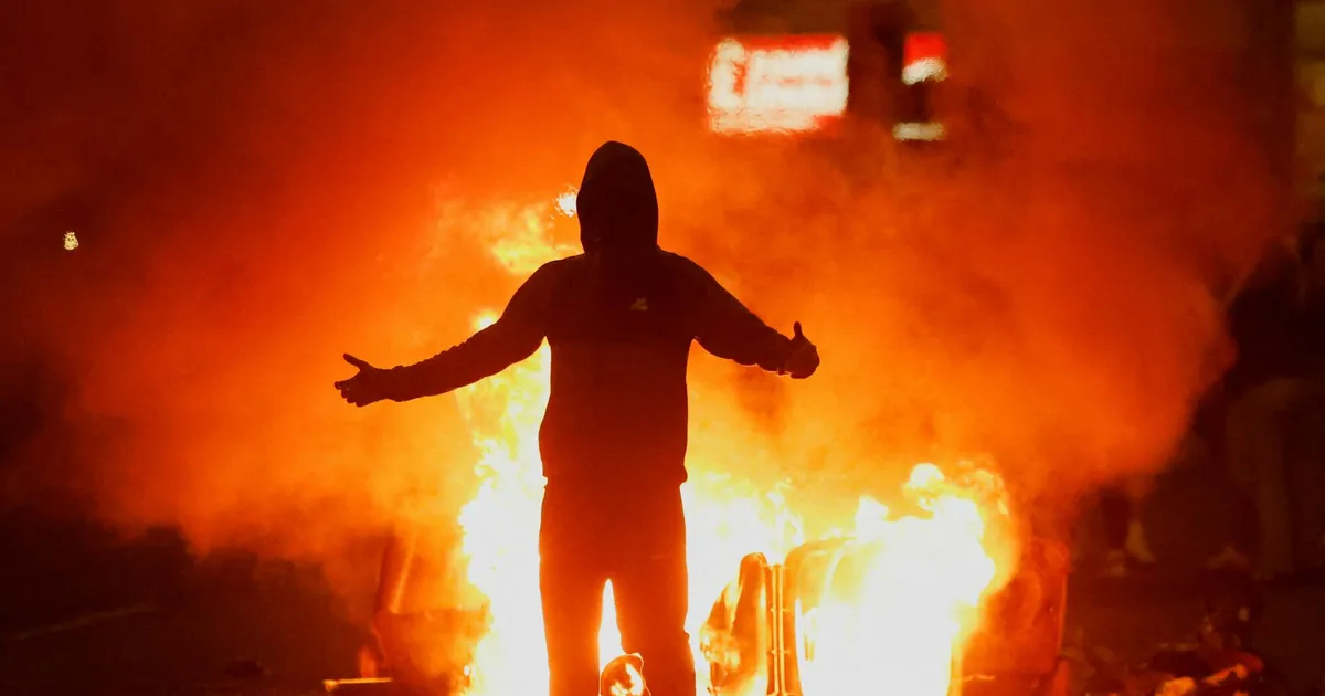 ÜLEVAADE ⟩ Põhja-Iiri tänavatel märatsevad äärmuslased peavad välismaalastele inimjahti