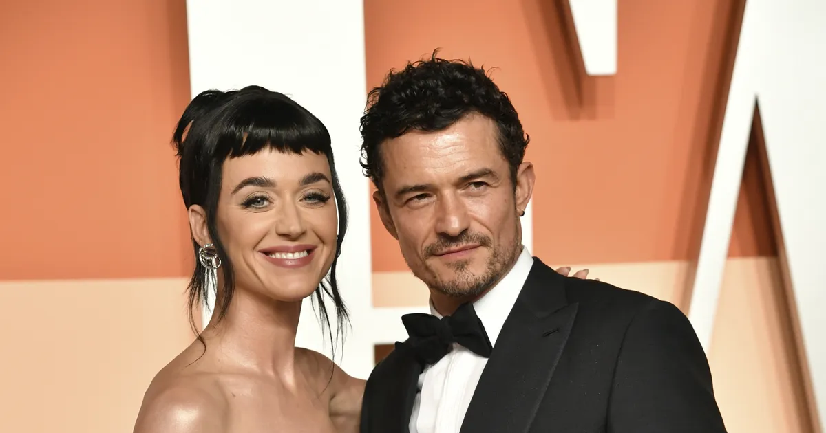 KIHLUS RIPUB JUUKSEKARVA OTSAS? ⟩ Laulja Katy Perry lähedaste sõnul on tema suhe läbi