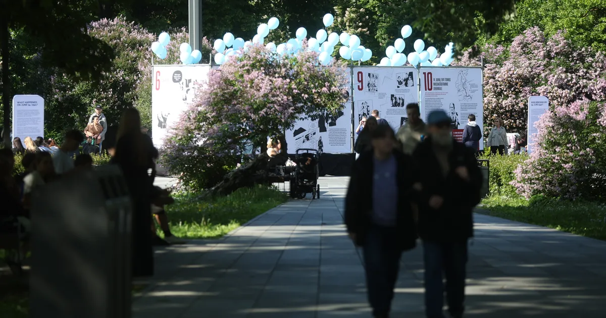 FOTOD ⟩ Pisarate vagun: Tammsaare pargis mälestatakse juuniküüditamise ohvreid