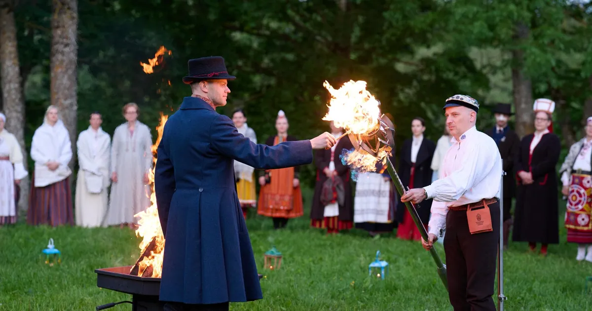 Reedel Viljandimaale jõudev peotuli saab siin paadiga sõita ja rabamatkal käia