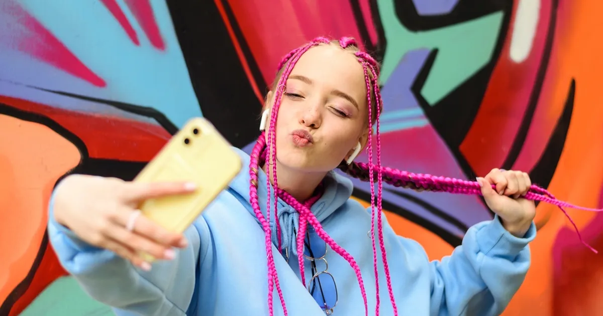 Ekspert annab nõu: kuidas selgitada lastele internetti postitatud piltide mõju