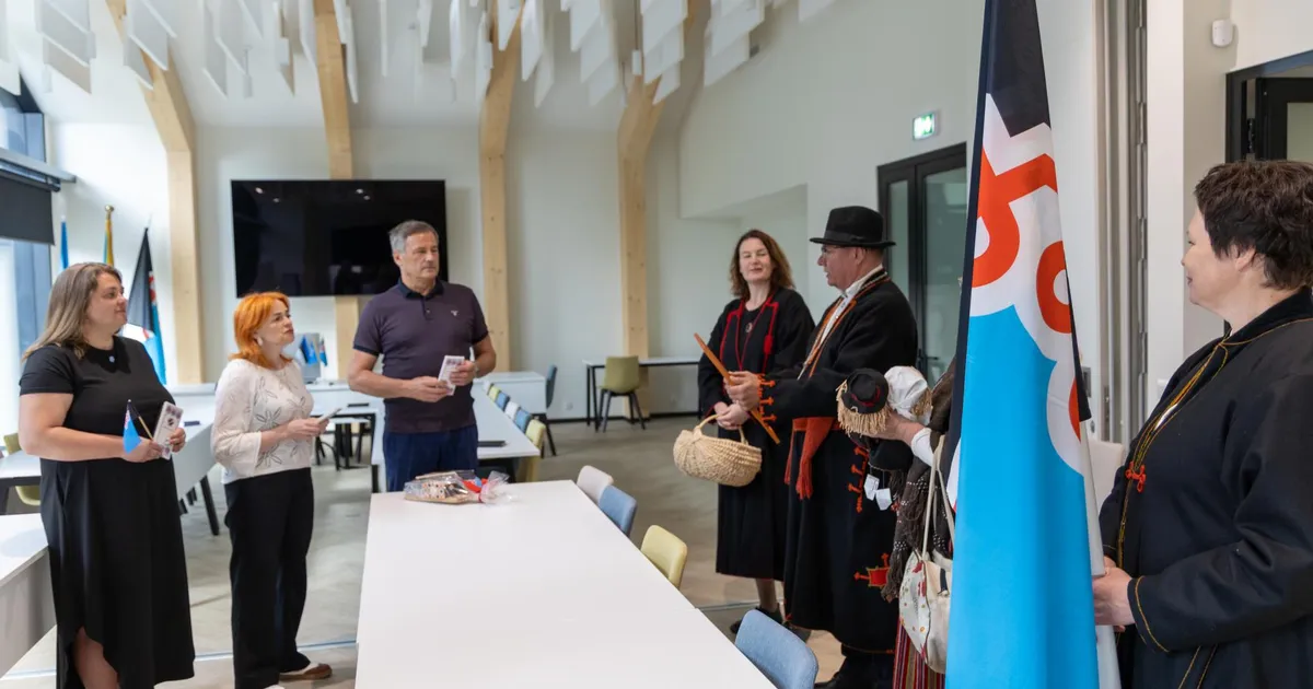 Mulgid viisid vallamajadesse võlakirja ja rääkisid lipust