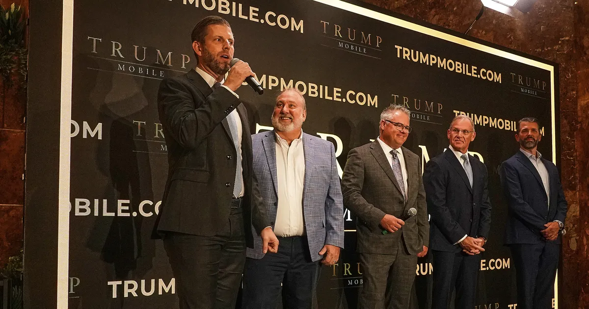 T1: kuldne kest ja punane sõnum ehk Trumpi pere paiskab turule oma telefoni