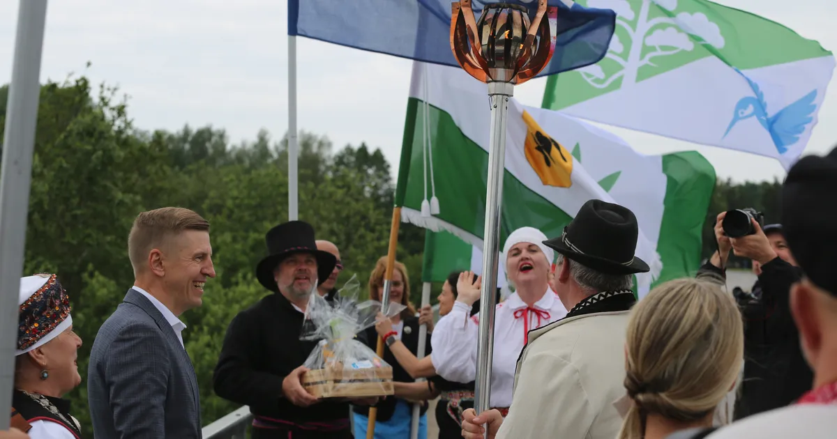 VIDEO ⟩ Võhandu ületanud laulupeotuli saabus võrokeste ja setode maale