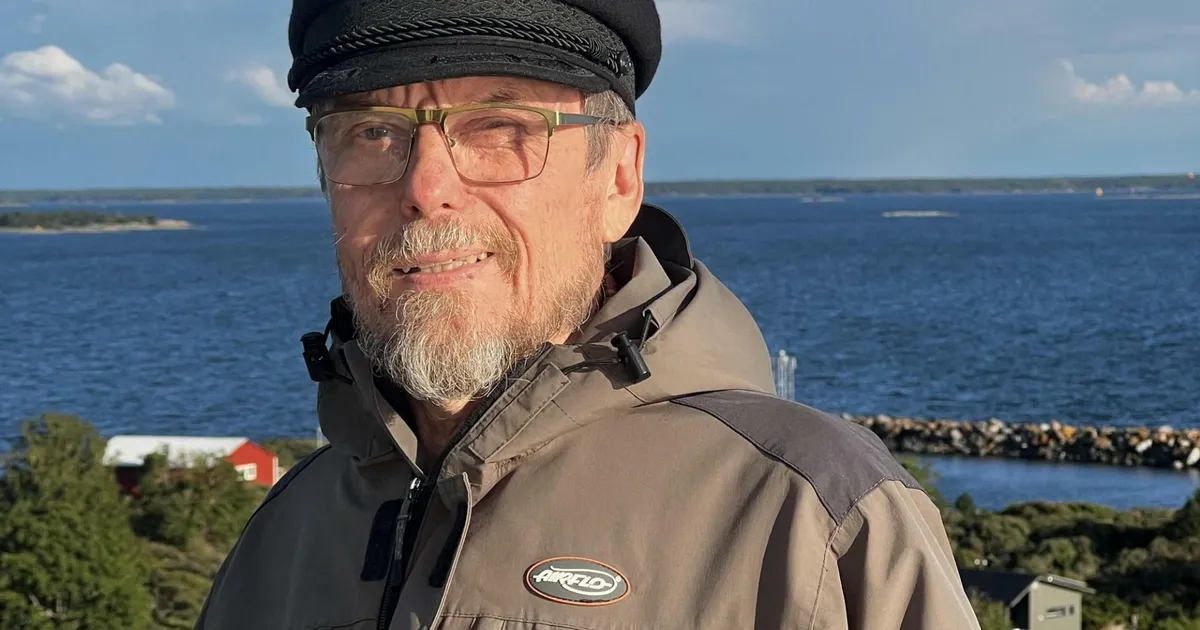 NÄDALA RAAMAT ⟩ Põletatud mehe tütre tume maailm ja ajalooline kangas