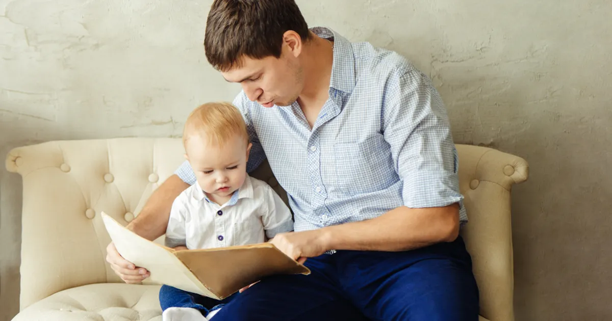 Isa reaktsioon lapse esimesele sõnale vallutas internetis miljoneid südameid