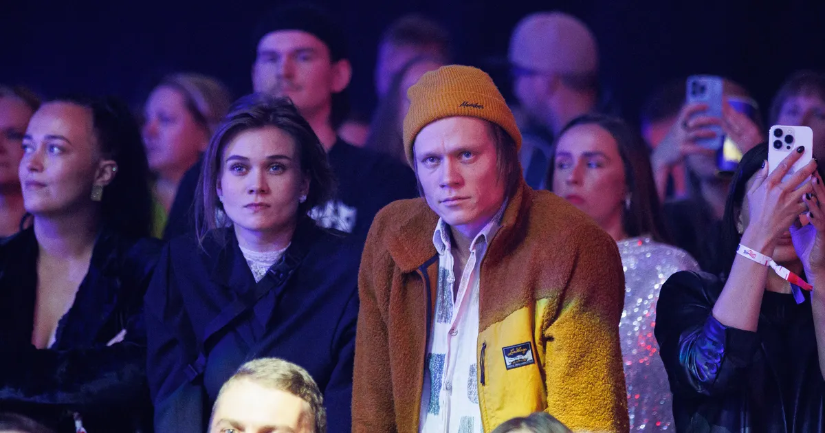 ESIMENE BEEBIKLÕPS ⟩ Näitlejad Sander Rebane ja Karolin Jürise said lapsevanemateks: väike Maru saadab oma tervitused