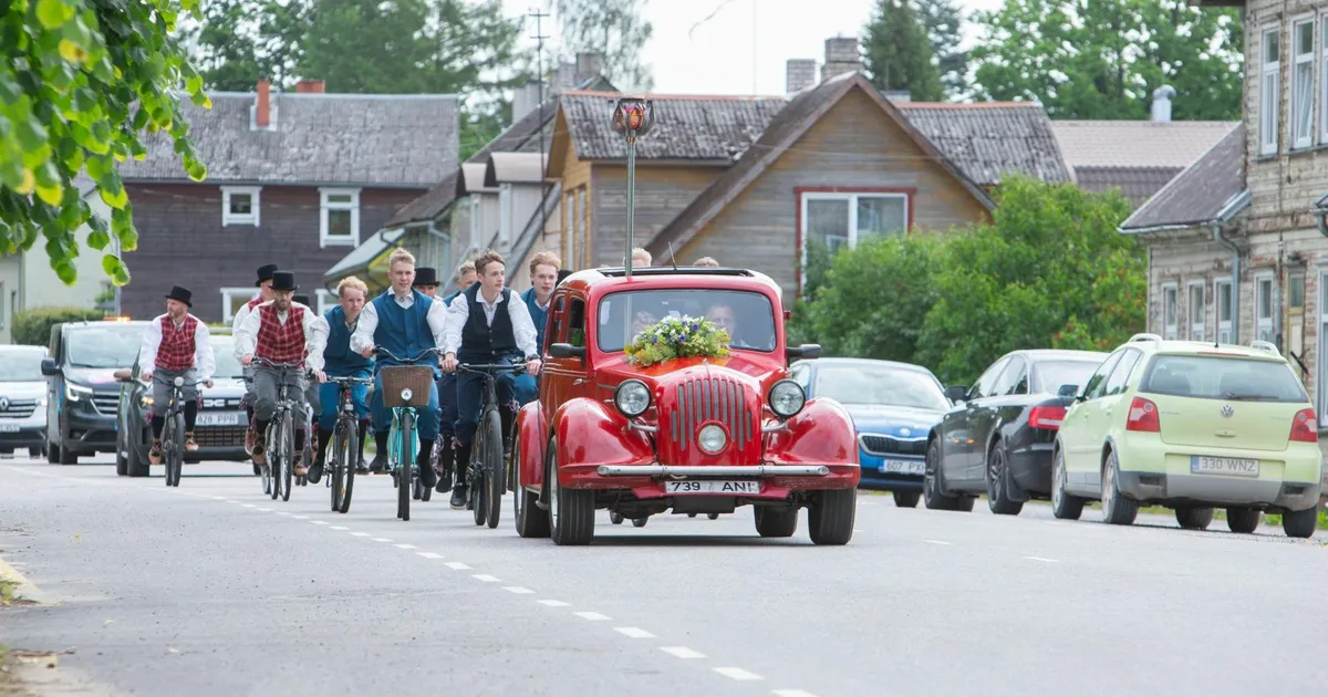 GALERII ⟩ Laulupeo tuli rändas Pärnumaal küladesse, kuhu pole veel kunagi jõudnud