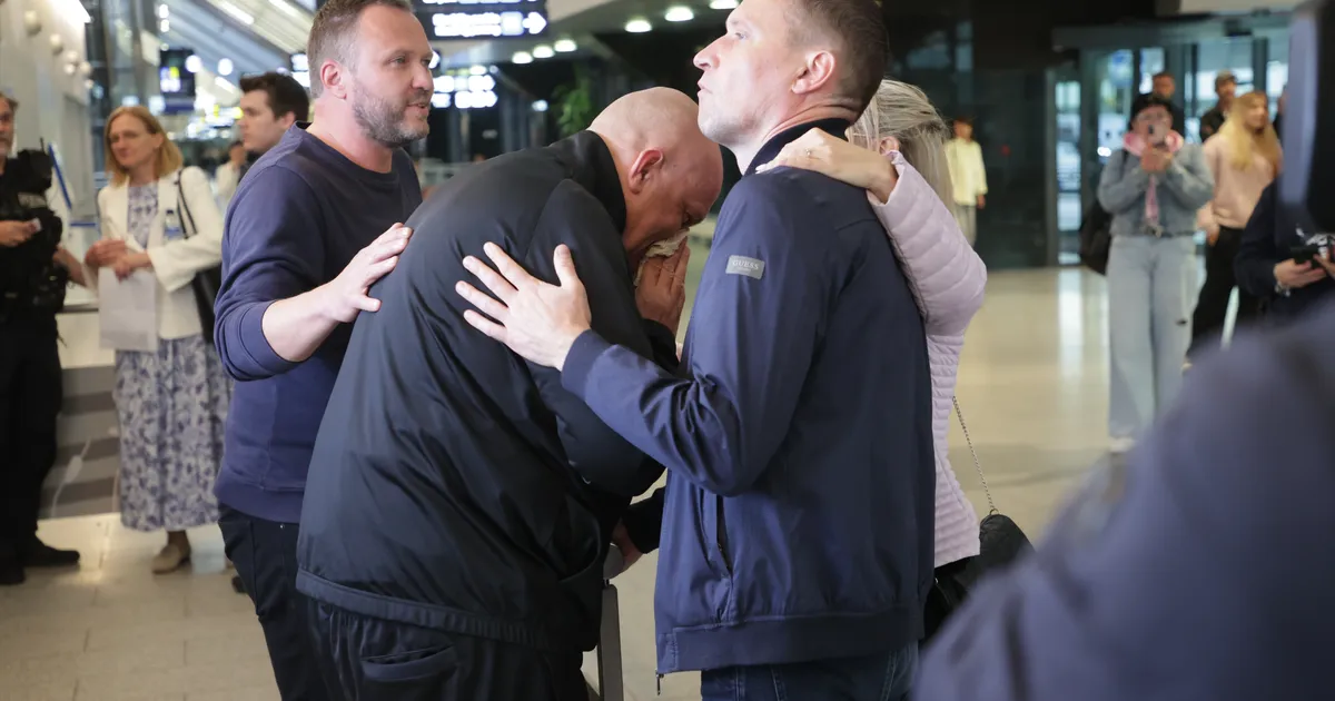 FOTOD ⟩ Eesti kodanikust poliitvang Allan Roio jõudis koju