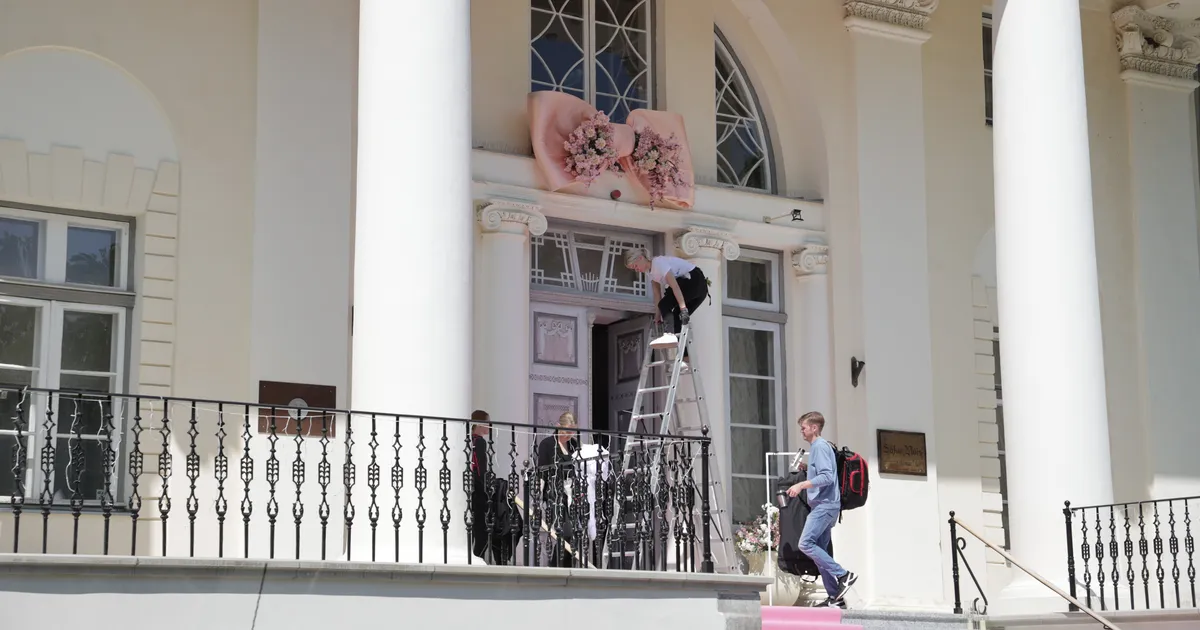 OTSEFOTOD ⟩ Esimesed külalised on kohal! Vaata, kes saabuvad blogija Malluka ja Tomas Legranti pulmapeole