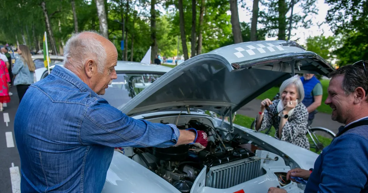 Galerii ⟩ Vanasõidukite suursõidul osalevad uunikumid jõudsid Pärnusse