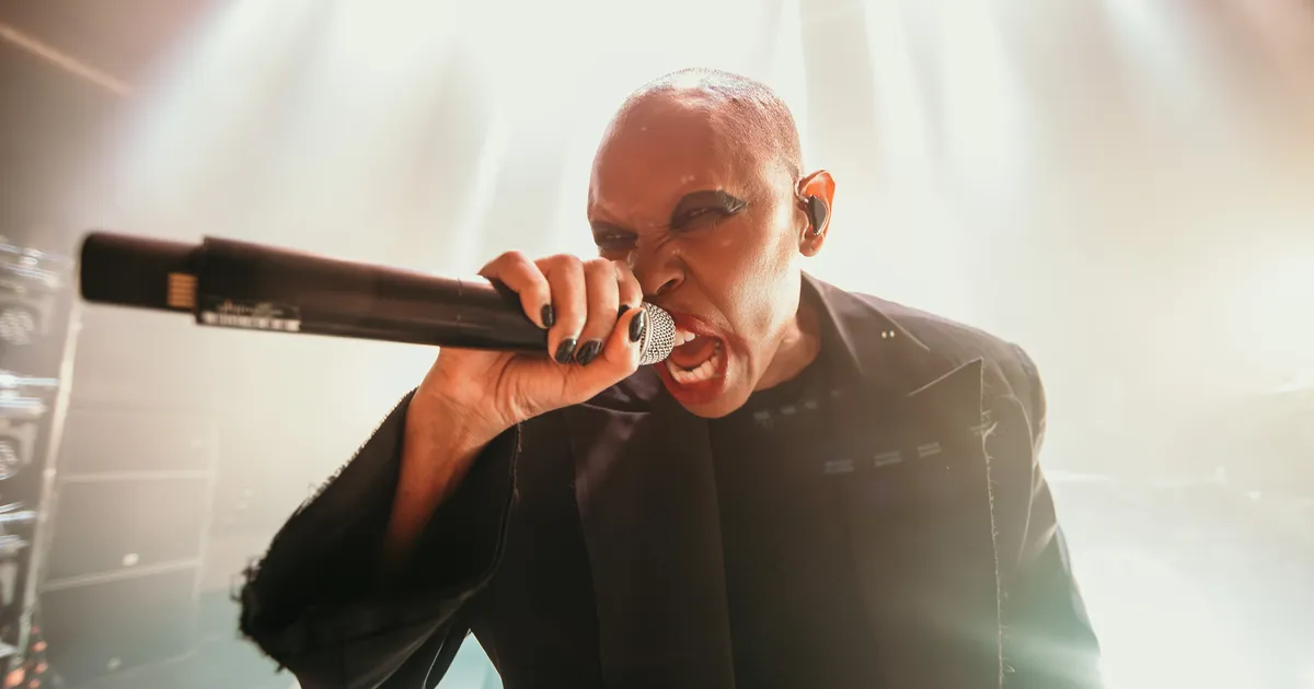 GALERII ⟩ Karje ja kaos: Skunk Anansie rokkis Tallinnas täisvõimsusel