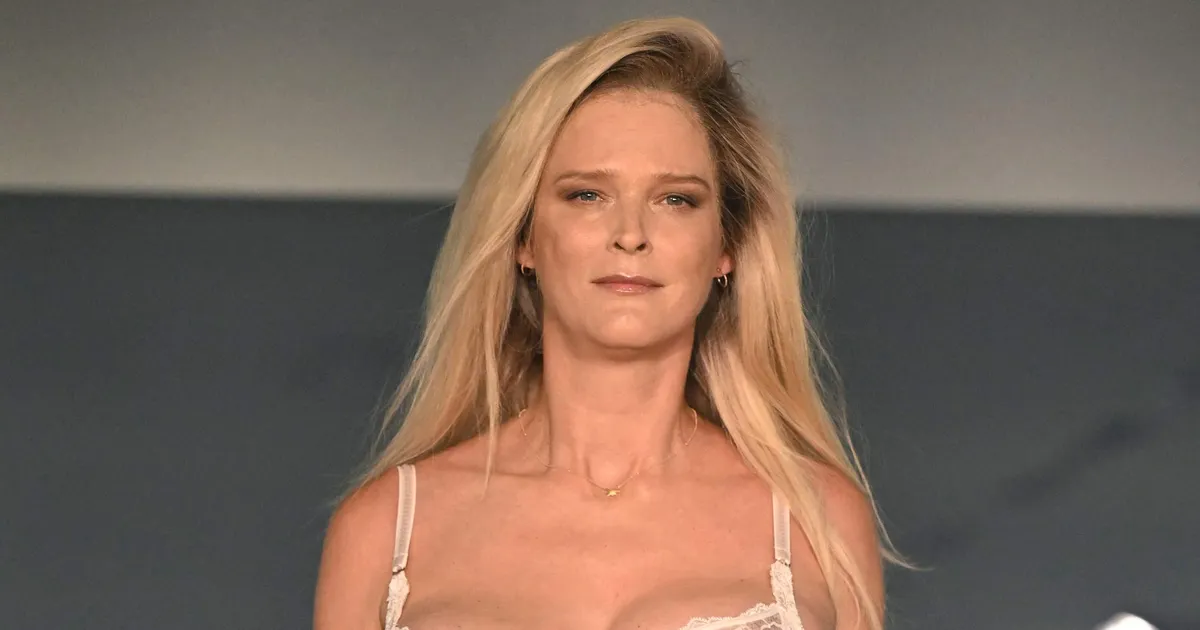 Carmen Kass maailmakuulsale moeajakirjale antud intervjuus: emaks olemine on õpetanud mind nägema elu palju ilusamalt