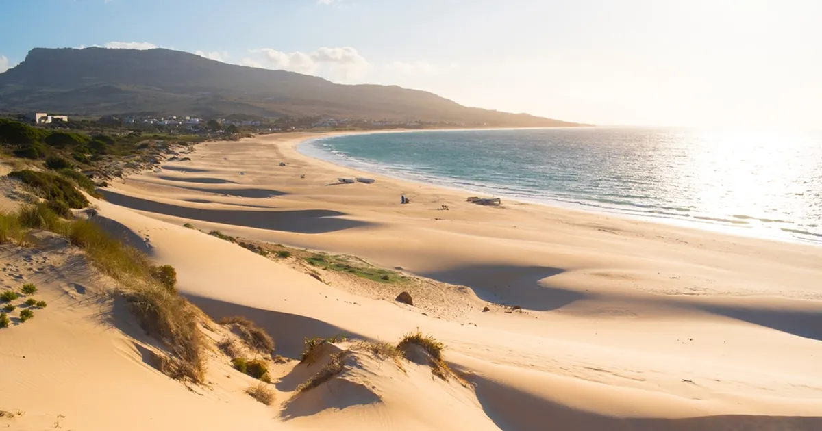 EUROOPA BALI ⟩ Hispaania väikelinn Aafrika külje all võlub randade, surfi ja mõnusa boheemlasmeeleoluga