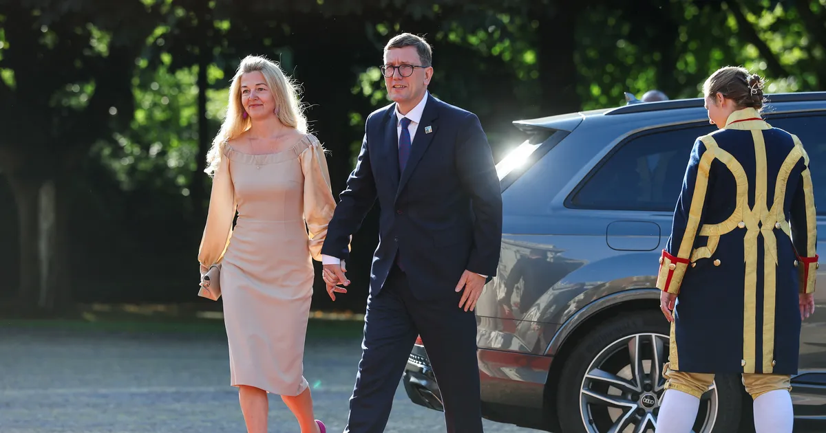 KLÕPS HAAGIST ⟩ Peaminister Michali elukaaslane meelitas Trumpi endaga koos selvefotole