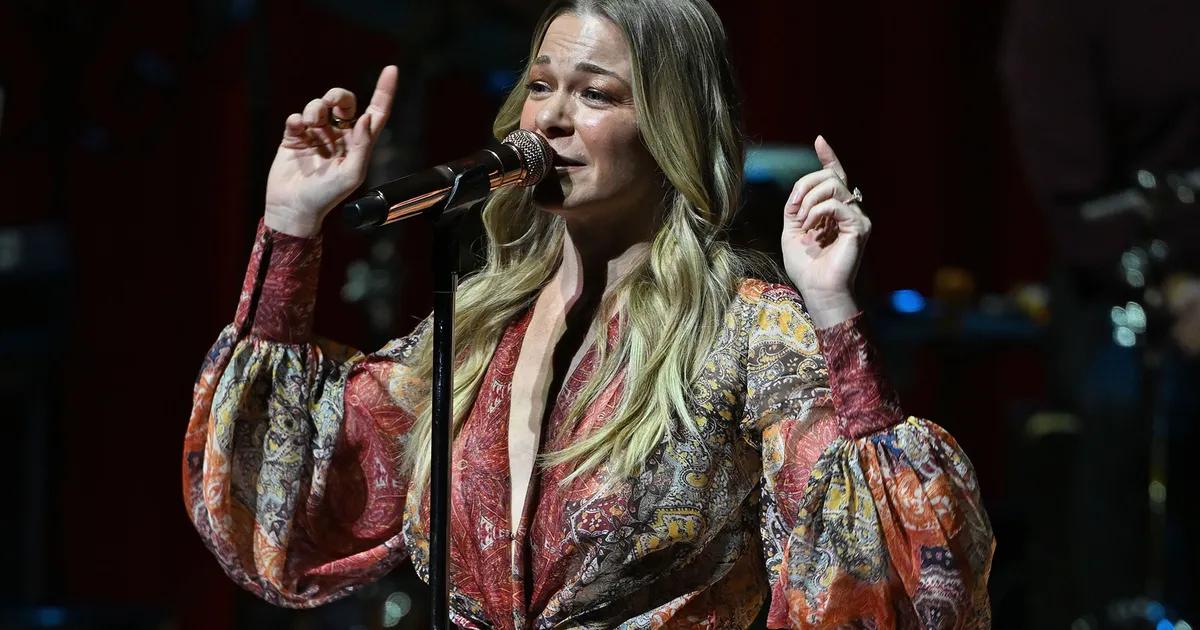 PIINLIK OLUKORD ⟩ Kantristaaril kukkusid keset esinemist hambad suust