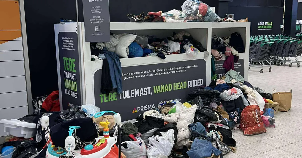 FOTOD ⟩ Sikupilli Prisma riidekonteiner on ajanud kliendid vihaseks: kes ütleb, et seal prussakaid ei ole?
