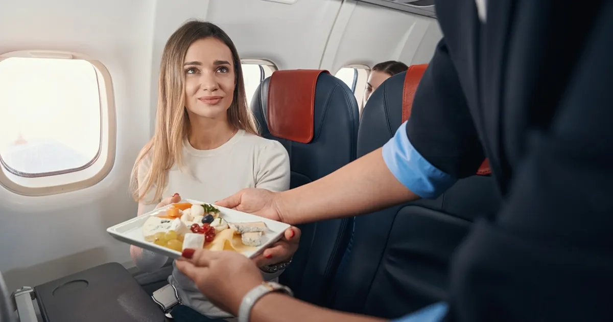 Tõde lennukitoidust: mida tohid pardale võtta ja millest pigem loobu