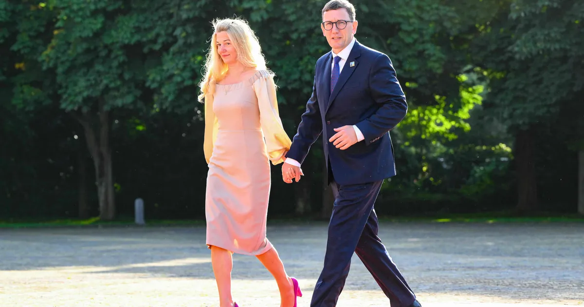 FOTO ⟩ Kristen Michali naine sai NATO tippkohtumisel pildile ka Ukraina presidendiga