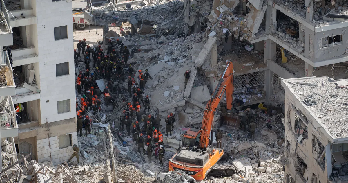 TRAAGILINE SAATUS ⟩ Iraani rakett röövis Iisraelis elu Ukrainast sõja teelt pagenud viieliikmeliselt perelt