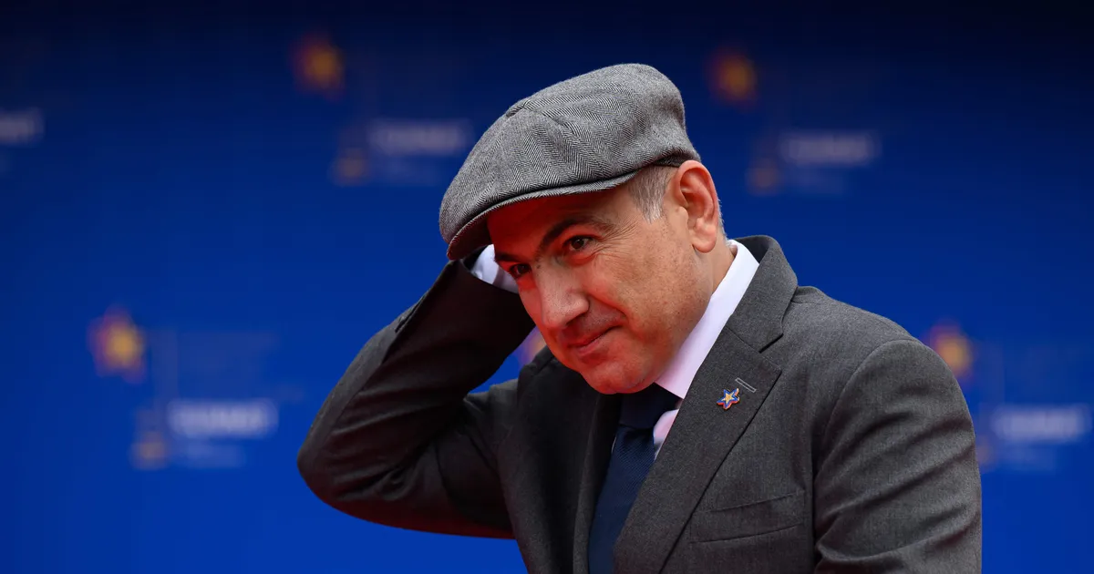 KUMMALINE KIRIKUTÜLI ⟩ Armeenia peaminister lubas oma usklikkuse tõestamiseks püksiluku valla tõmmata