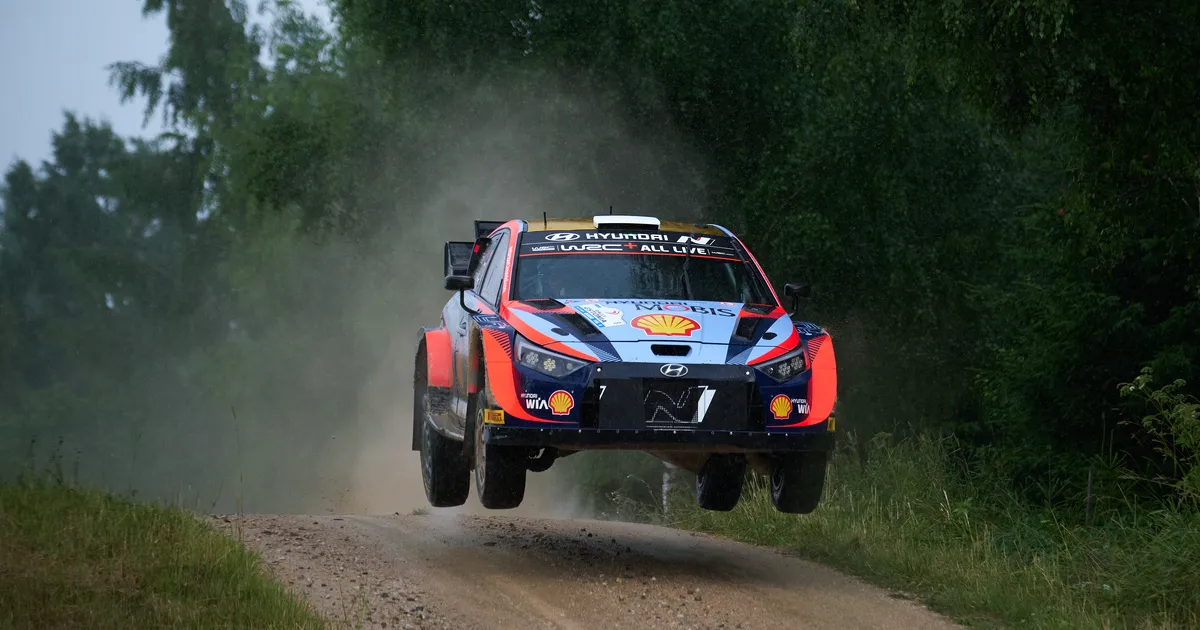 VIDEO ⟩ Vaata, kuidas Tänak kodumaa rallideks testis