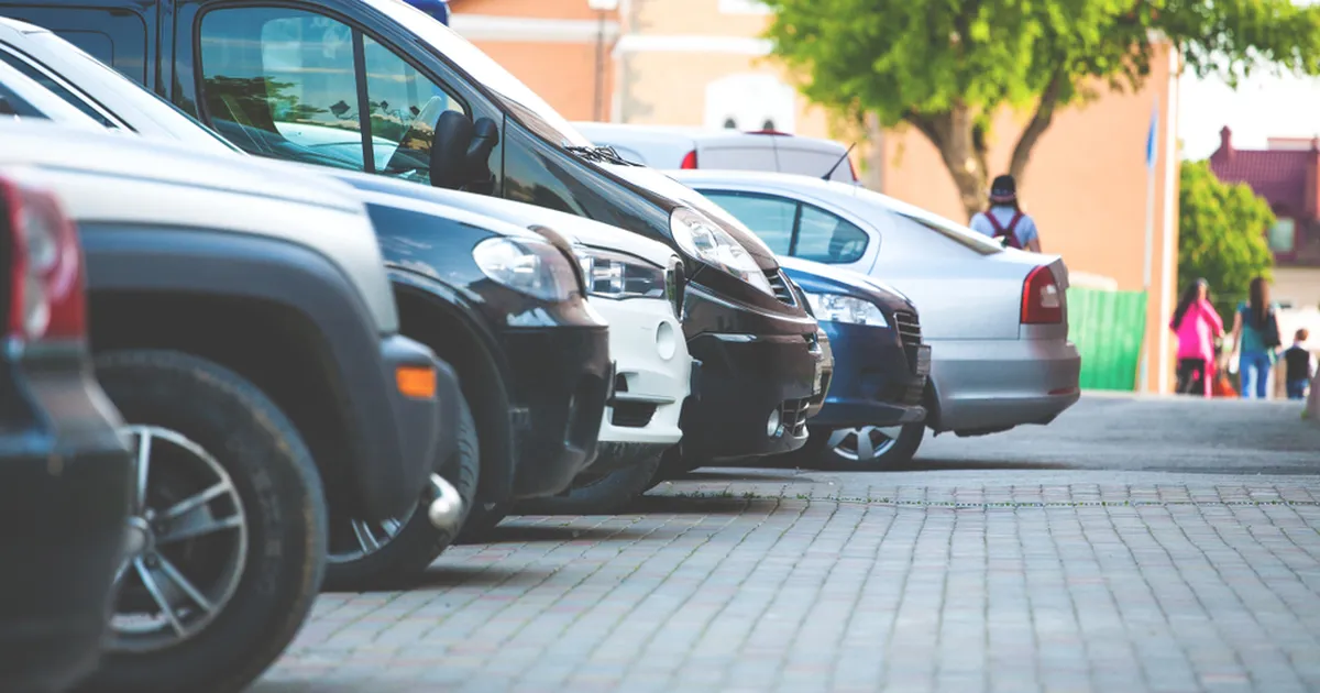 KAS SAAKSID HAKKAMA? ⟩ Video ülikitsas vahes manööverdavast naisest vallutas interneti