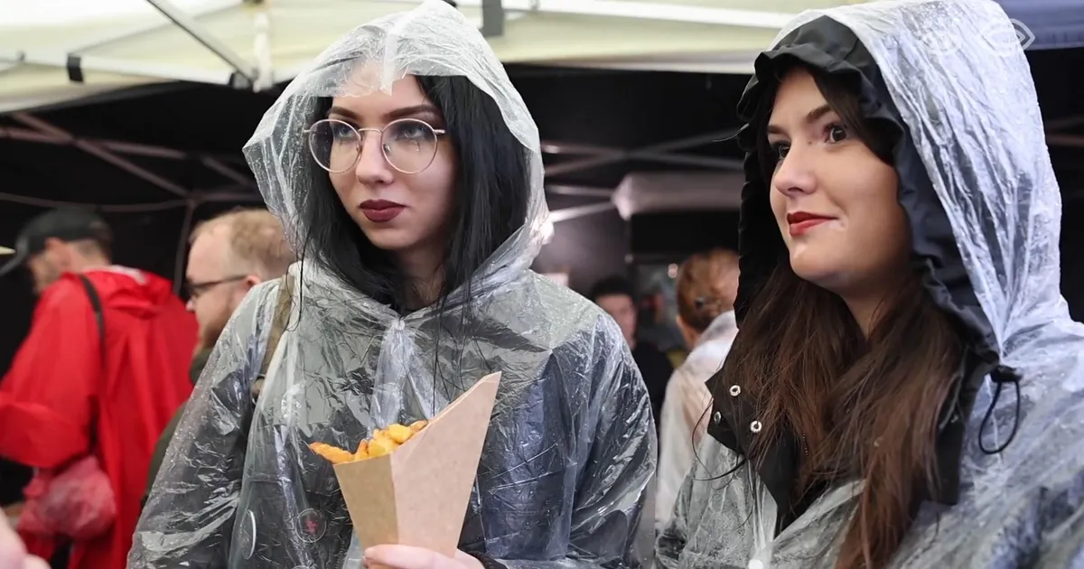 VIDEOREPORTAAŽ ⟩ «Mis sest, et vihmane!» Hard Rock Laagri külastajad säilitasid pori trotsides hea tuju