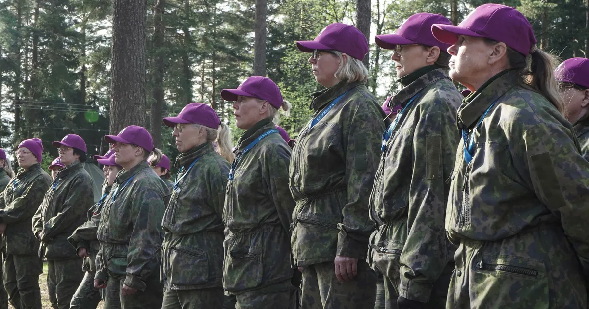 SÕJAKS VALMIS ⟩ Soome naised jooksevad tormi kriisivalmidust treenivatele kursustele