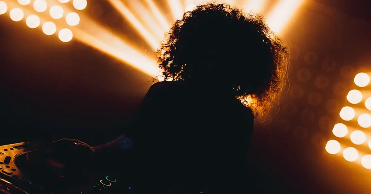 «Linnus, festival, armastus!» Adel Force viib Station Narva dubstep'i muusika avastusretkele!