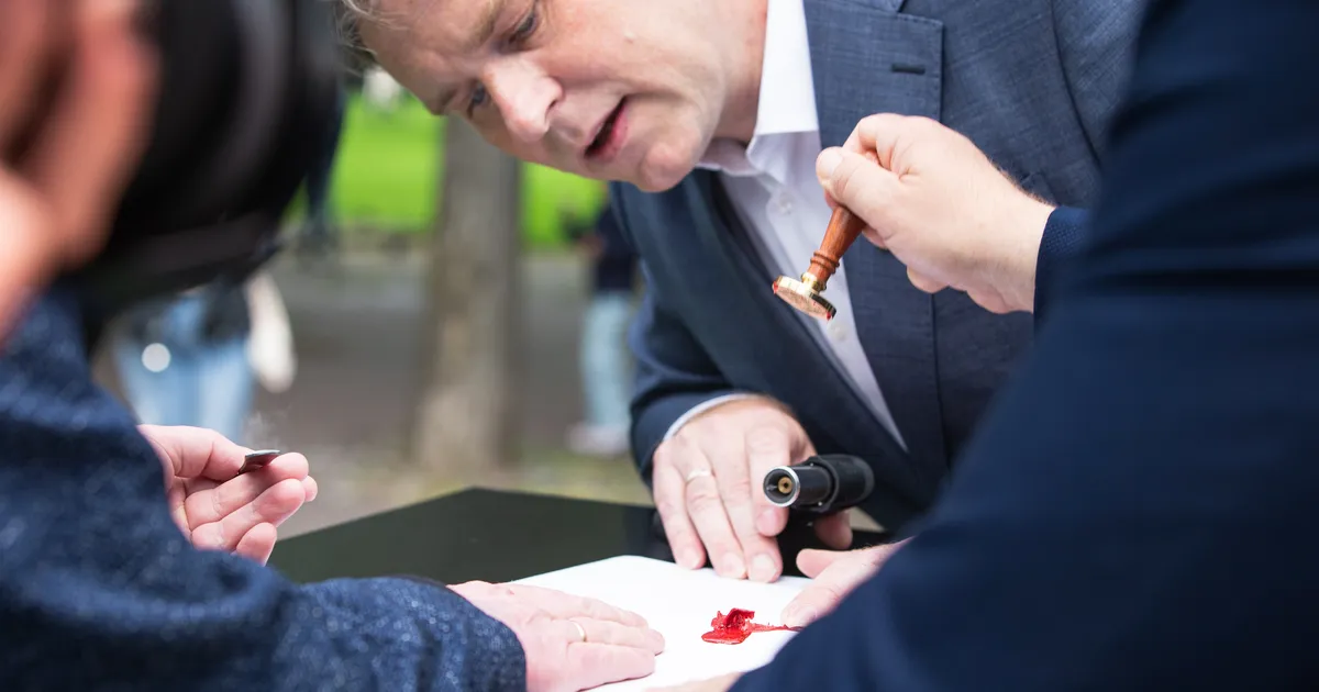 FOTOD ⟩ Täna sulgus esimene Siuru ajakapsel, mis avatakse alles 50 aasta pärast