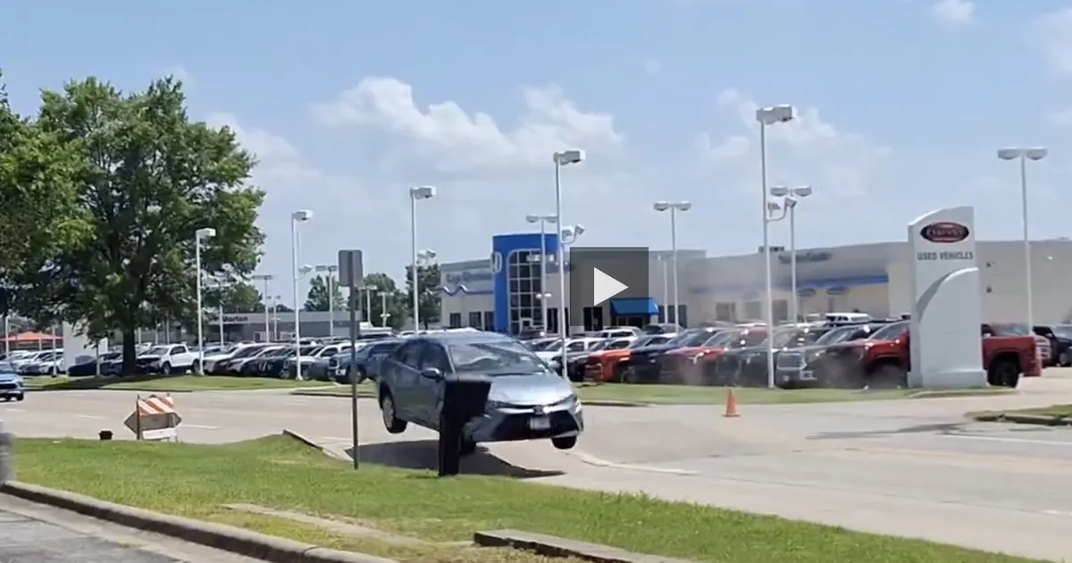 Vaata, mida kuumus teega teeb – auto läheb lendu nagu pudrukuul