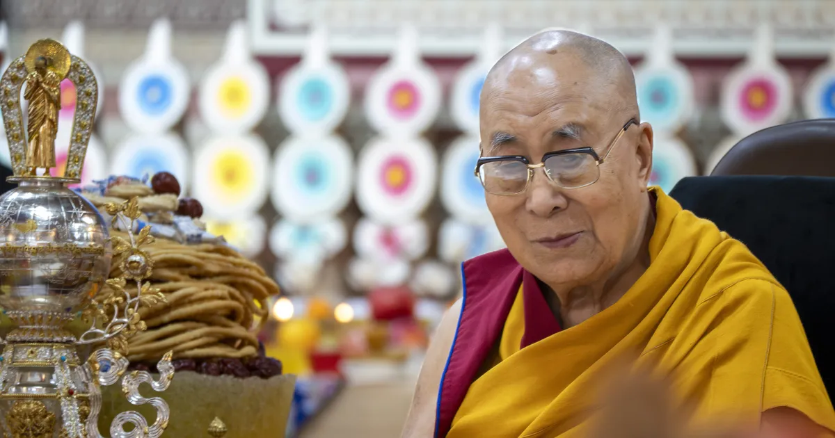VIDEO ⟩ Dalai laama vihjas 90. sünnipäeva eel usujuhi traditsiooni jätkumisele